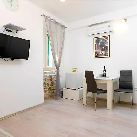 Superior Within Diocletian Walls Apartment