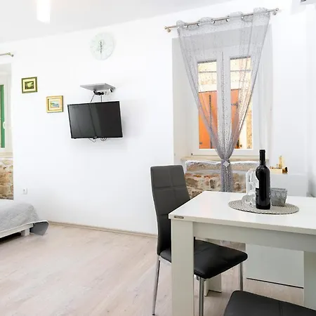 Superior Within Diocletian Walls Apartment