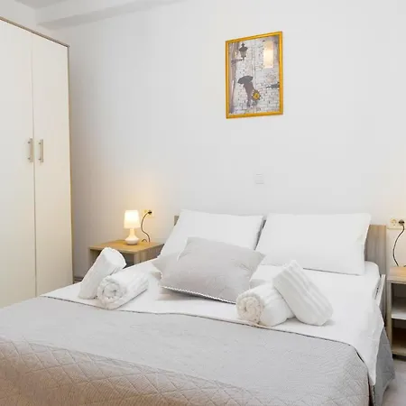 Apartment Superior Within Diocletian Walls