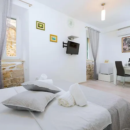 Superior Within Diocletian Walls Apartment